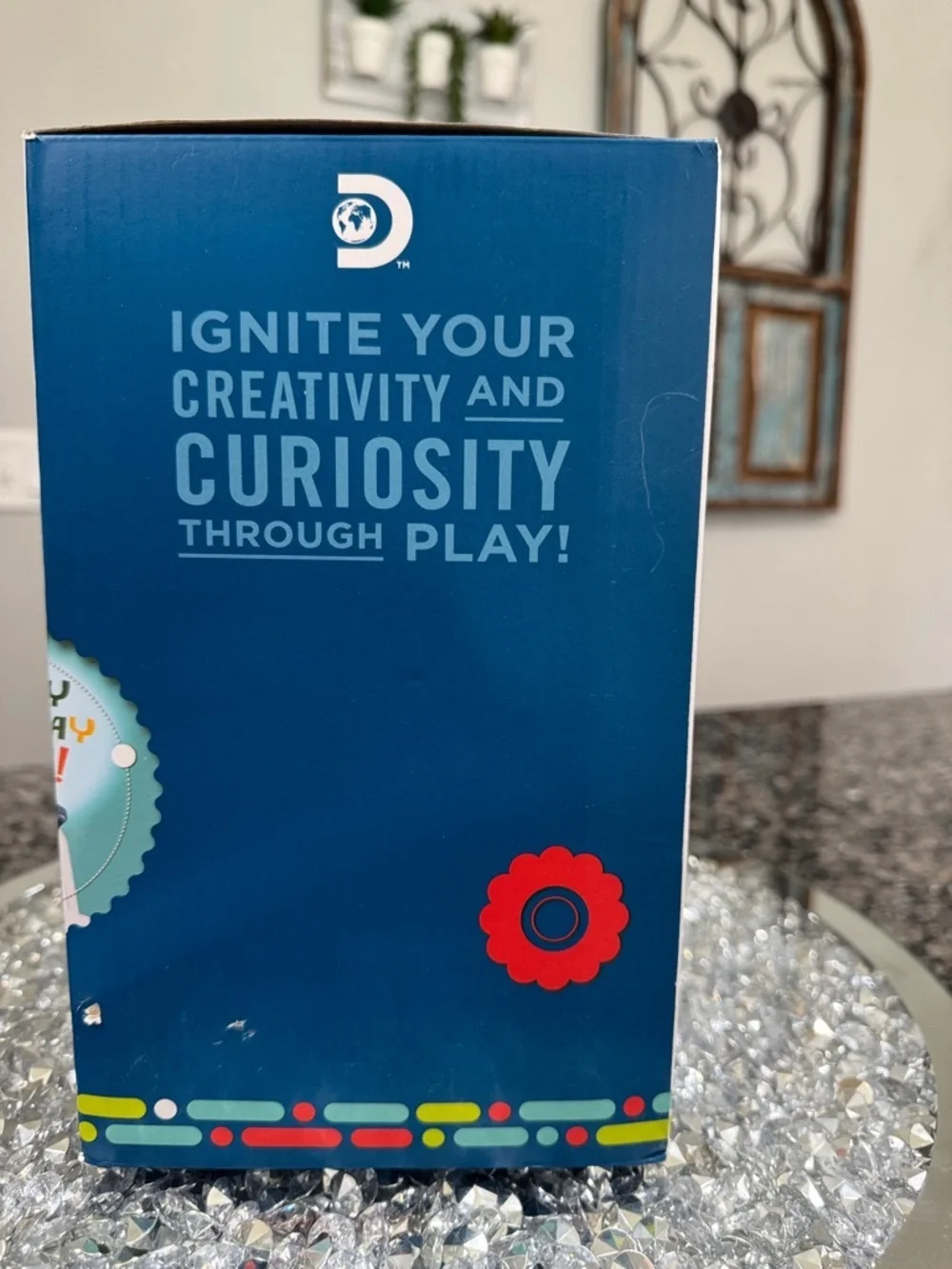 Discovery Art Projector — White with Blue Trim and Multicolor Markers New